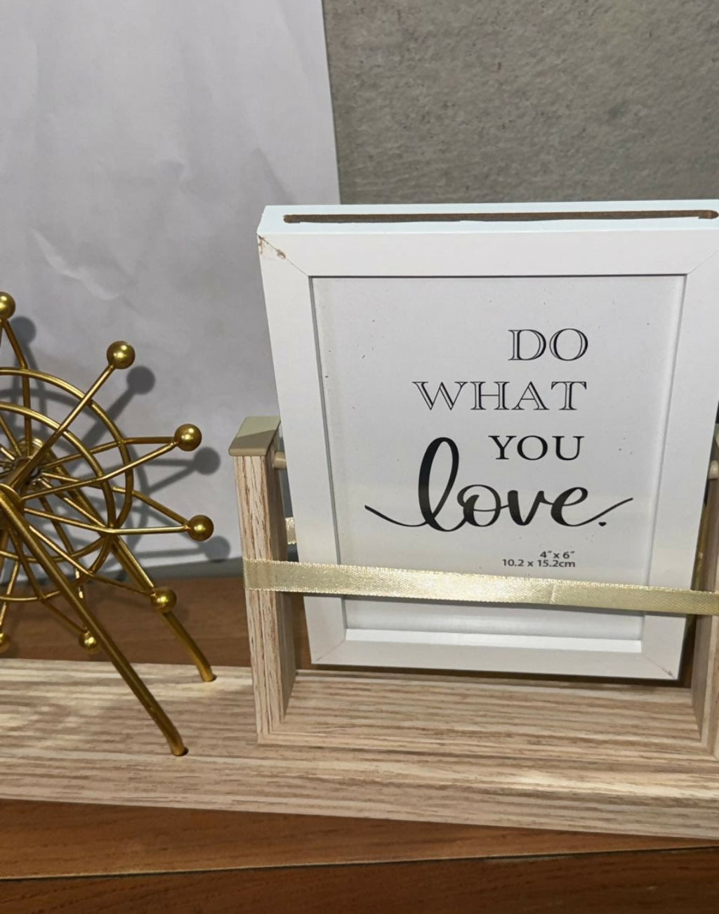 elegant Ferris Wheel Decorative Showpiece paired with a beautifully framed “Do What You Love” quote. Designed on a sturdy natural wood base